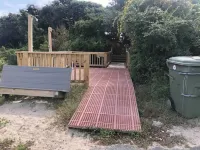 Emerald Mermaid cozy studio apt private beach access including parking & shower