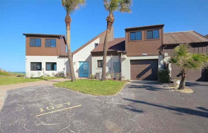 Beachfront Getaway Licensed Beachfront Townhome- PRIVATE POOL