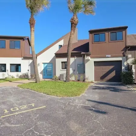 Beachfront Getaway Licensed Beachfront Townhome- PRIVATE POOL