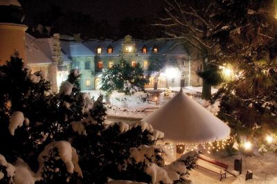 施設外観 ザメク クリチュクフ セントラム コンフェレンツィーノ ヴィポチェンコヴェの写真