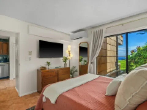 Seaside Haven- Oceanfront/Local Art/AC Hotels in Princeville