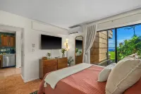 Seaside Haven- Oceanfront/Local Art/AC Hotels in Princeville