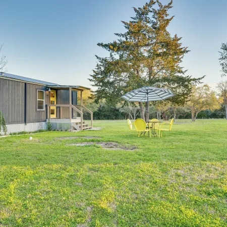 Near Majek Vineyard Private Schulenburg Cabin