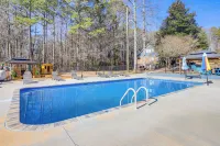 Private Hot Tub & Sauna: Georgia Nature Retreat!