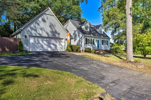 Modern Home w/ Yard + Deck, 1 Mi to Clemson U! - 3-Star
