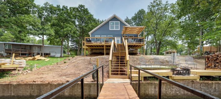 Private Dock and Fire Pit Lake of the Ozarks Home! Hotels in Morgan County