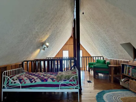 Design-forward Frio cabin with epic views & pool