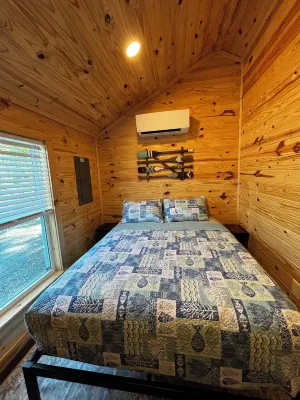 Cozy pet friendly 2-bedroom cabin in Steinhatchee, FL