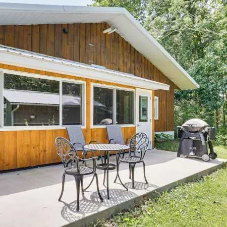 La Crescent Cottage on Minnesota Bluffs w/ View!