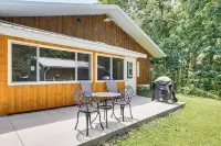 La Crescent Cottage on Minnesota Bluffs w/ View! - Pet friendly