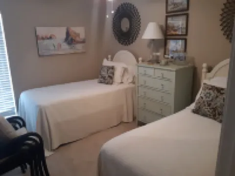 Cute House on Lake Hartwell- Dock Access!PETS ALLOWED!