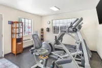 Best Western Luxury Inn - Gym