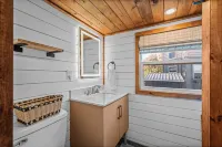 Secluded Mountain Getaway - 1 Cozy Tiny Home with SPECTACULAR views