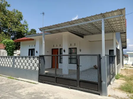 Gemi Homestay Magelang Отели в г. Mertoyudan