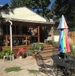 Cozy Solar Cottage on the West Side