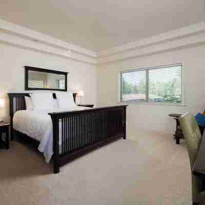 Perfect Basecamp for Mt. Bachelor with Hot Tub Rooms