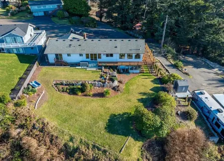 Luxurious Hilltop Home with Direct Dune Access Отели в г. Уинчестер Бэй