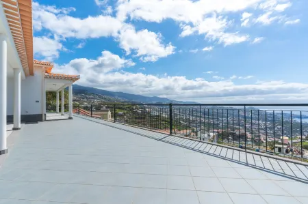 Palm Paradise by Atlantic Holiday