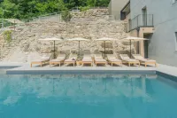 Pureview Luxury Suites, with Breakfast & Pool Hotels in Albese Con Cassano