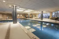 Radisson Plaza Hotel and Suites Kalamazoo - Pools