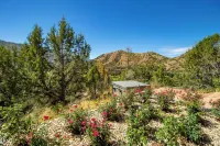 2-bedroom apartment in charming Glenwood Springs with Hot Tub, AC and Heating.