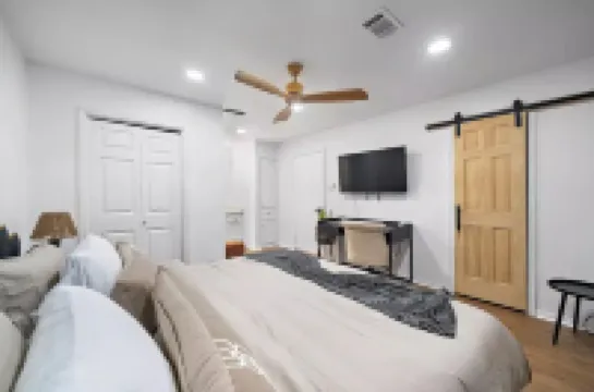 Tranquil Home by IAH, Shop&Dine