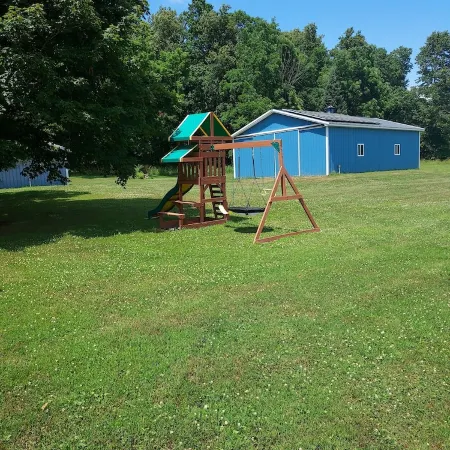 Pet friendly 4-bedroom cottage in fabulous Penn Yan with WiFi, AC and more
