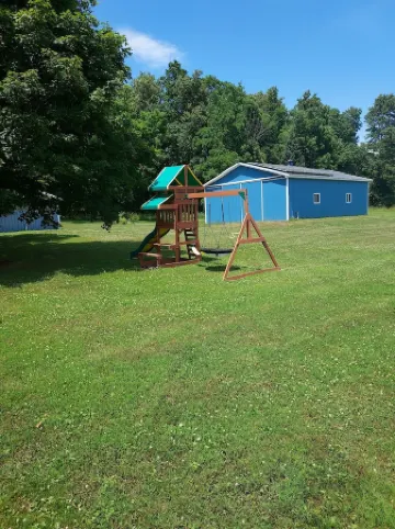 Pet friendly 4-bedroom cottage in fabulous Penn Yan with WiFi, AC and more