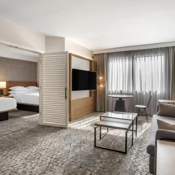 Sheraton Suites Wilmington Downtown Hotels near Brandywine Zoo
