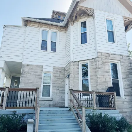 Downtown EVV 2BR- 1.5BA Apt-  Chandler A