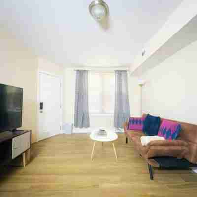 Modern Minimalist Haven 1BD 1BA Apt in SE DC WiFi Others