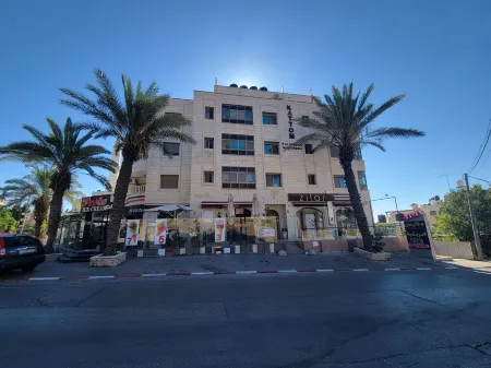 2 Bedroom Kattom Furnished Apartments 9, Ramallah, Prime Location Отели в г. Ramallah