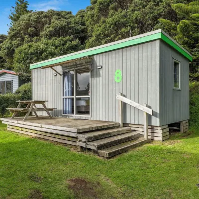 Fitzroy Beach Holiday Park Hotels near Brooklands Zoo