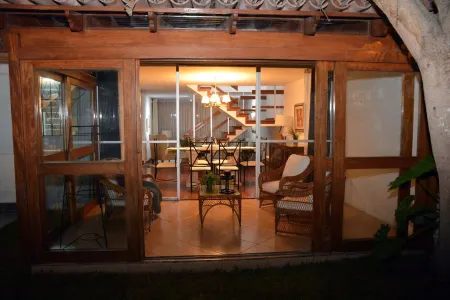 COZY 3 BEDROOM HOME CLOSE TO MIRAFLORES Отели рядом с достопримечательностью «Университет Лима»