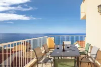 Palm Villa - Family villa with large areas, swimming pool, privileged sea view Hotels in Paul Do Mar