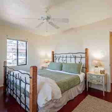 Hawthorne Manor - 3BD in Central Tucson with Patio Rooms