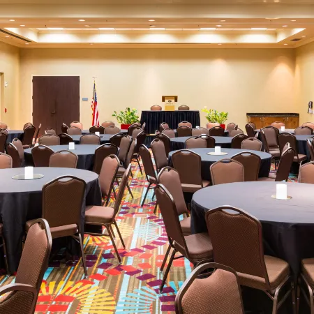 Hampton Inn Daytona Beach-Speedway/Airport Отели рядом с достопримечательностью «Выставочный и конгресс-центр Ocean Center»