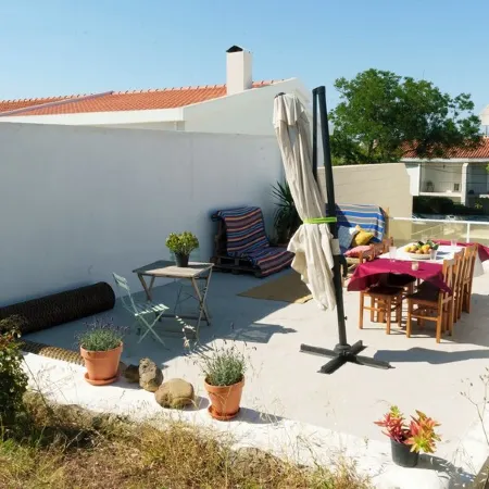 5-bedroom beach house ideal for groups 5 min walk from Carcavelos beach