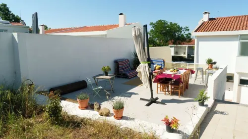 5-bedroom beach house ideal for groups 5 min walk from Carcavelos beach