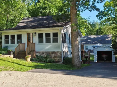 Charming 2-bedroom house with WiFi, AC in delightful Twin Lakes 트윈 레이크스 호텔