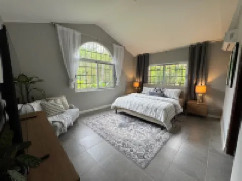 Spacious mountain villa with 5 bedrooms and brand new AC 埃爾巴耶酒店