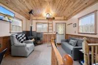 HOT TUB! Tiny Home Fire Pit! Pet Friendly on 5 Acres of Seclusion!