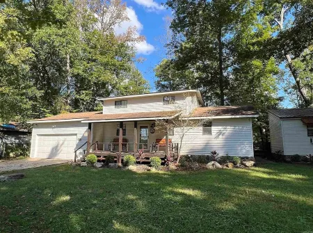 Spacious 3 Bedroom House with Guest House, Large Outdoor Space & Private Dock