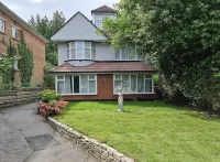 Cragside Villa with Hot Tub โรงแรมใน