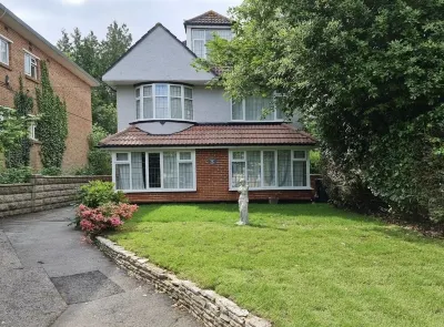 Cragside Villa with Hot Tub โรงแรมใน