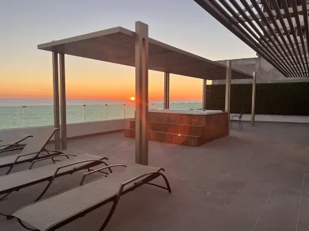 Oceanview Rooftop with Lofts, Private Jacuzzi, Pool, & Beach Access