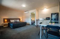 Colonial on Gladstone - Motels
