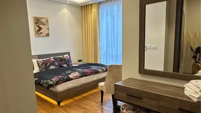 Stunning Courtyard View from 2-Bedroom Apartment on 6th floor Hotell i Gulberg 2