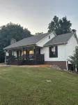 The Hidden Maple - 10 minutes to MSU - Pet & Kid Friendly - Secluded with Pond!