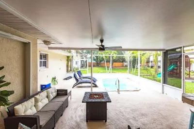 4-bedroom heated pool house 5 minutes to the beach Hotels near Coconut Oil Massage by Asian Male MM33118